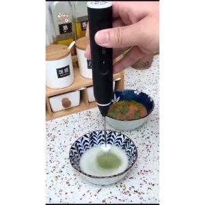 Detachable whisk head beside motor handle